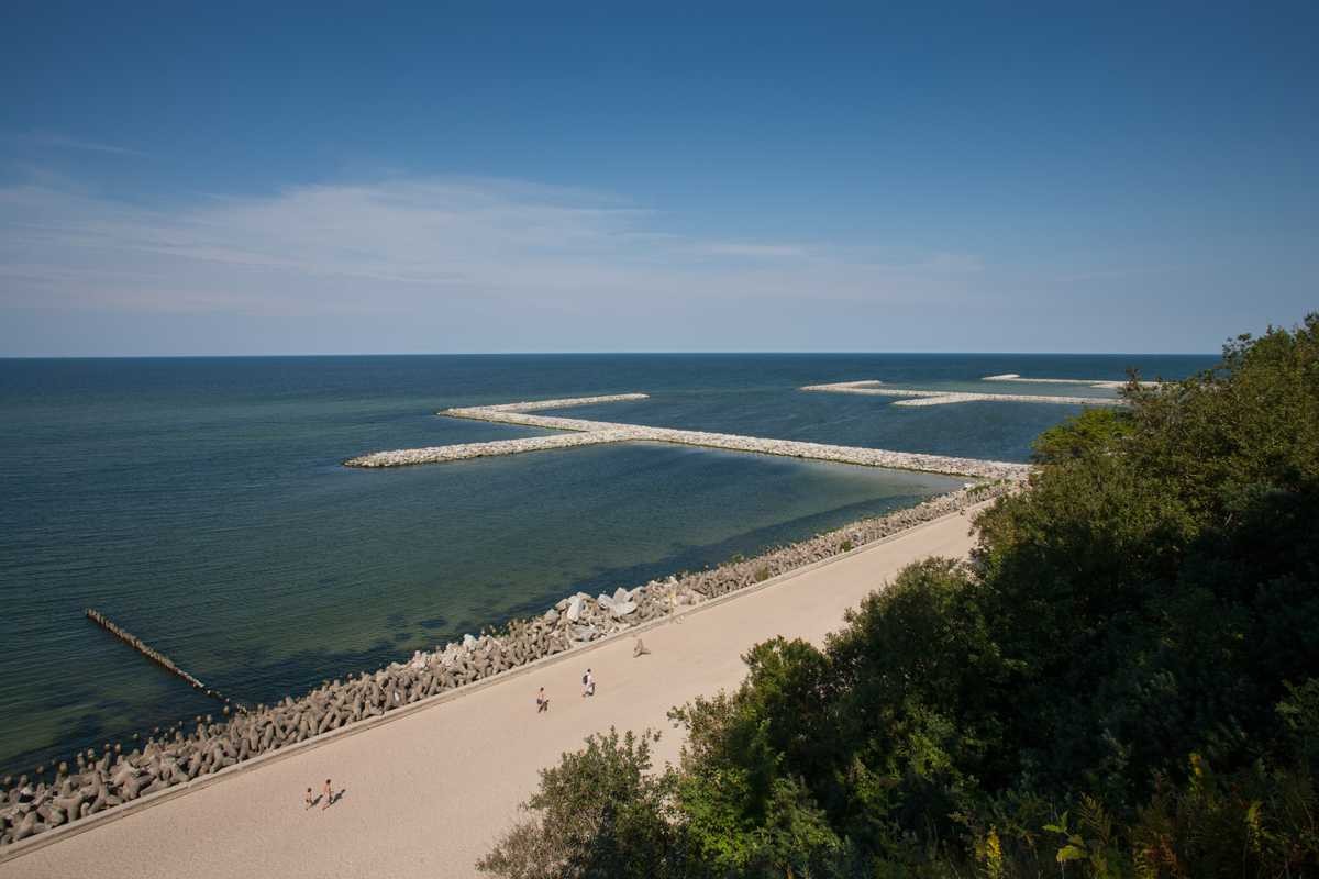 Najszersza plaża nad Bałtykiem w Jarosławcu - noclegi Trivabook