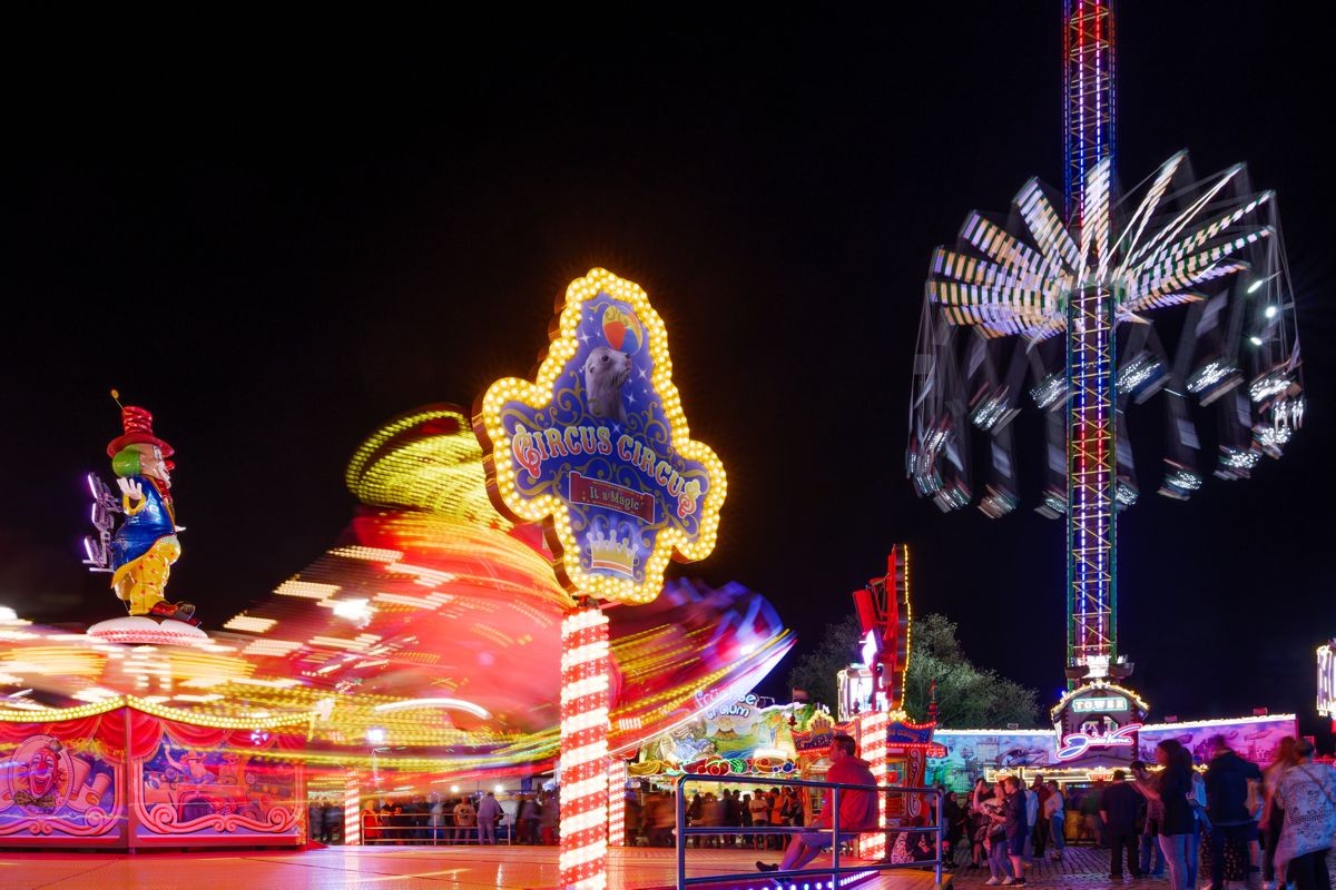Rodzinny park rozrywki - wesołe miasteczko i cyrk